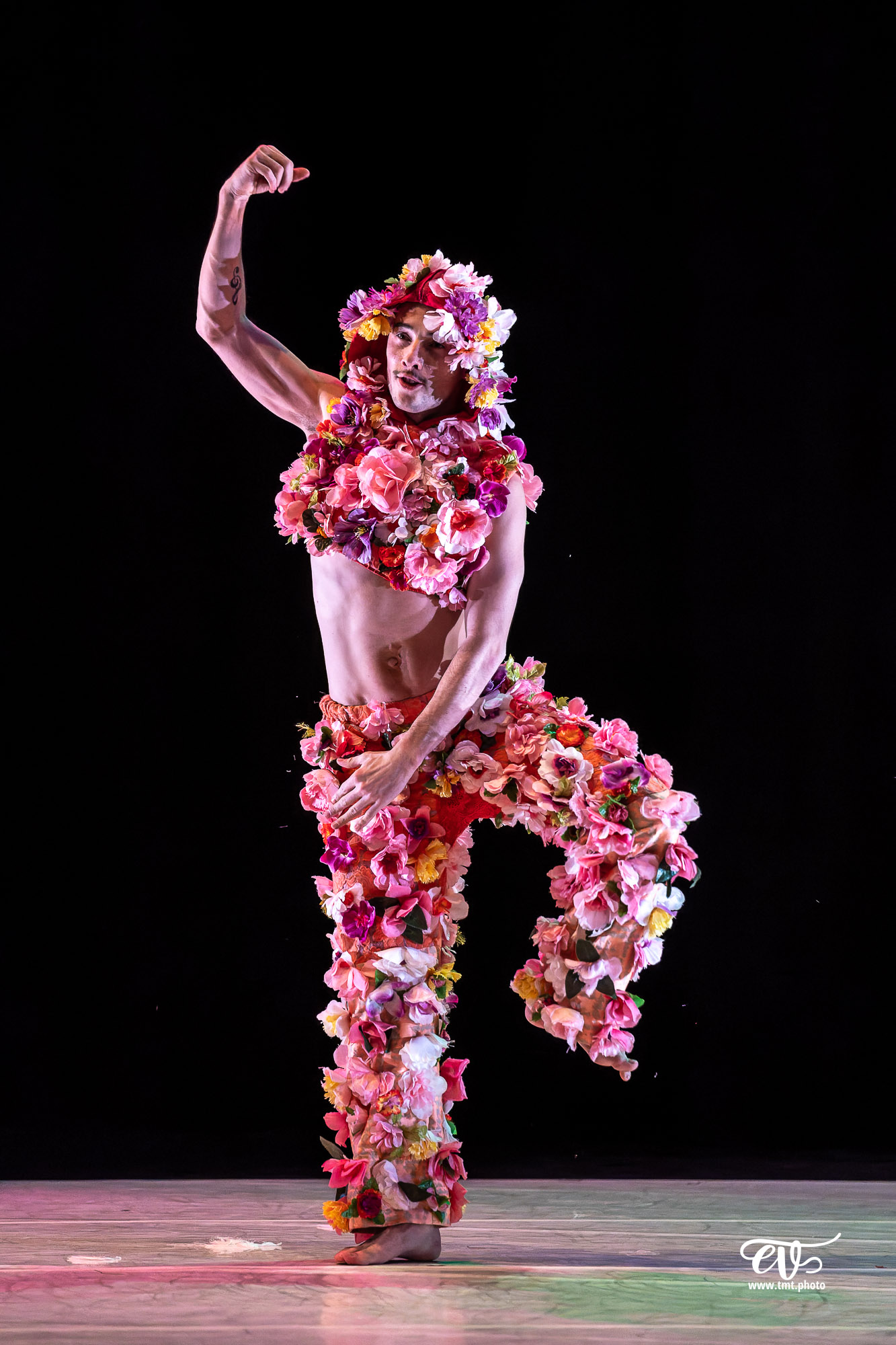 A4 (COMME LA FEUILLE) CIE CHICOS MAMBO